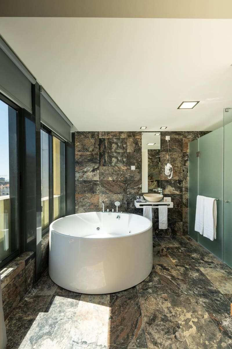 Private hot tub at America Diamonds Hotel, Lisbon — photo 3