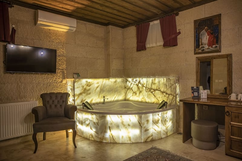 Private jacuzzi at Garden Suites Hotel Cappadocia, Goreme — photo 3