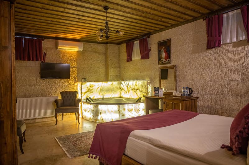 Private jacuzzi at Garden Suites Hotel Cappadocia, Goreme — photo 4