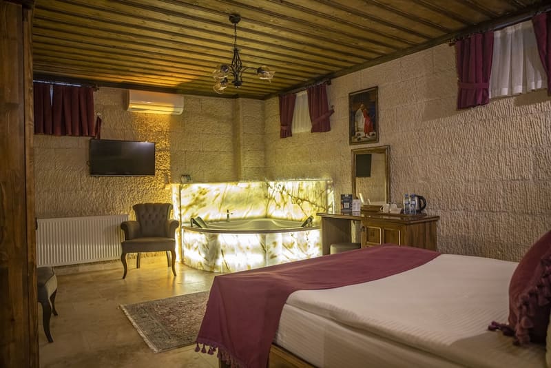 Private jacuzzi at Garden Suites Hotel Cappadocia, Goreme — photo 2