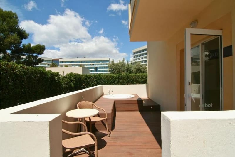 Private hot tub at Cabot Tres Torres Apartamentos, Palma de Mallorca — photo 4