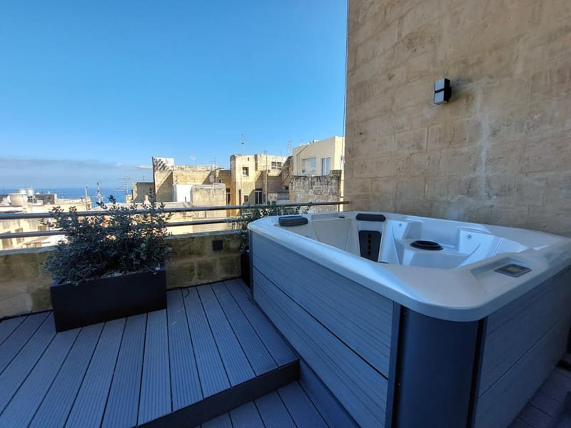 Private hot tub at The Capital Boutique Hotel, Valletta — photo 2