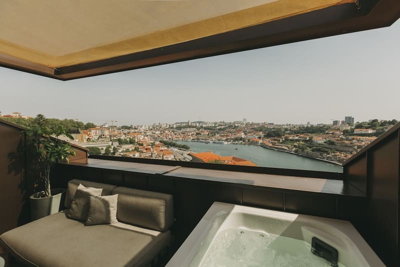 Private hot tub at Torel Avantgarde, Porto — photo 3