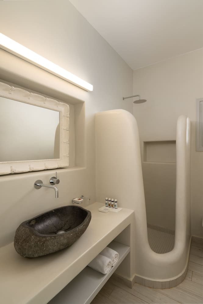 Private plunge pool at White Dunes Luxury Boutique Hotel, Paros — photo 4