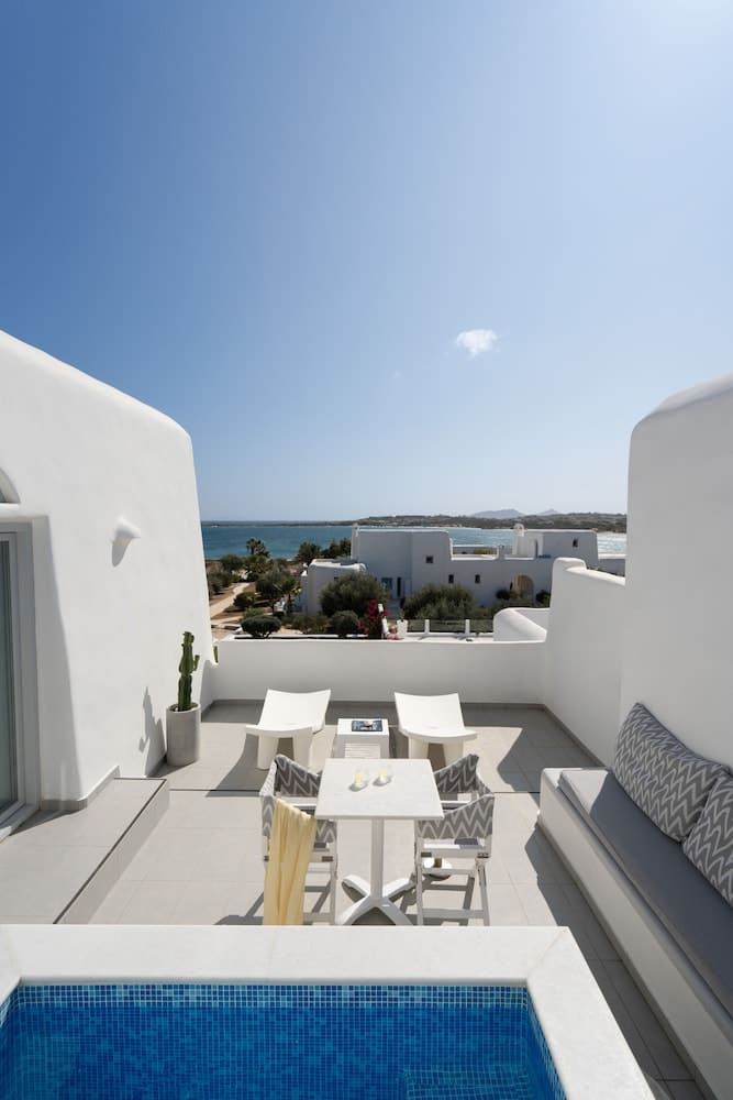 Private plunge pool at White Dunes Luxury Boutique Hotel, Paros — photo 6