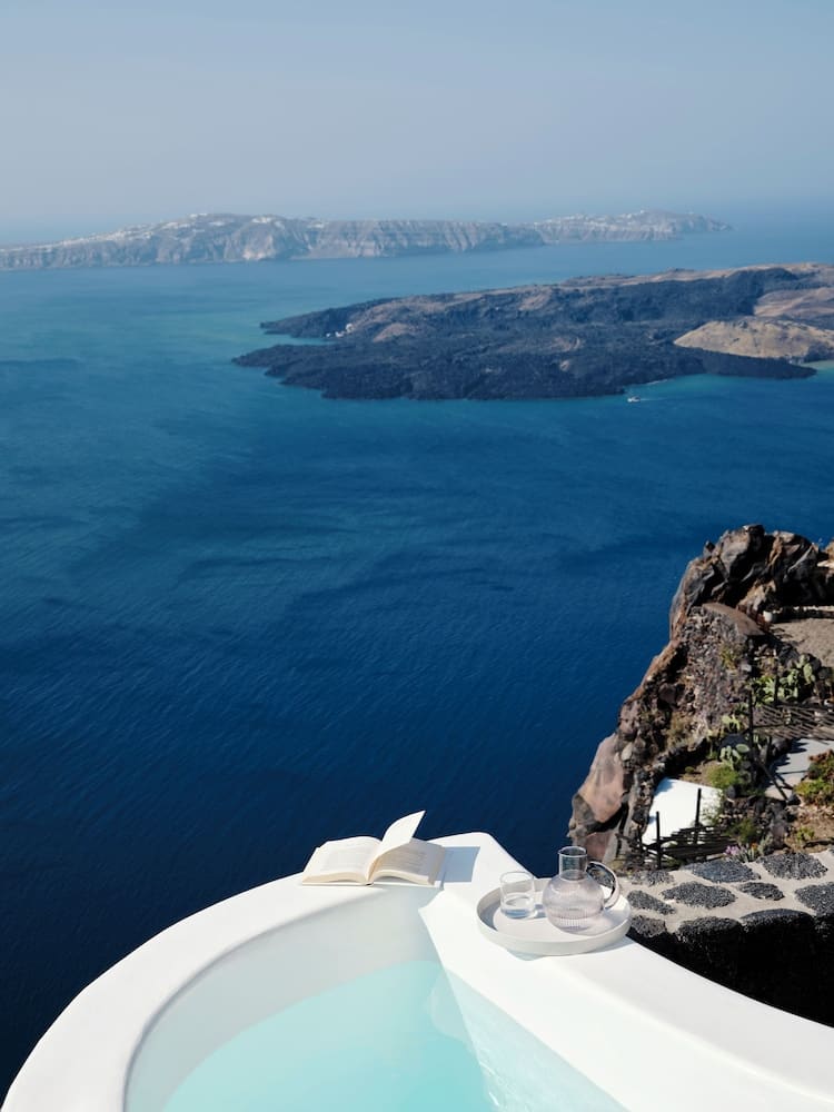 Private hot tub at Stella Rocca A Mare, Santorini