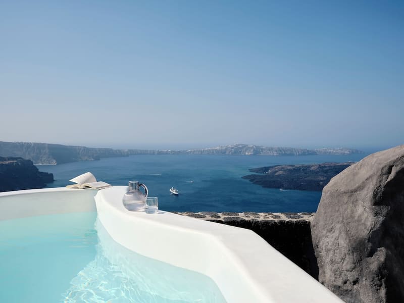 Private hot tub at Stella Rocca A Mare, Santorini — photo 3