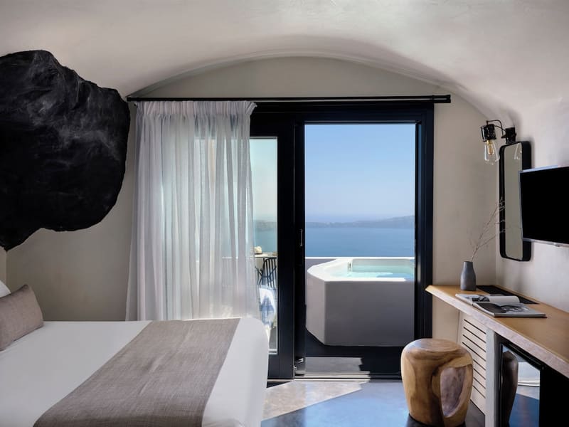 Private hot tub at Stella Rocca A Mare, Santorini — photo 5