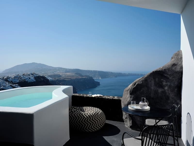 Private hot tub at Stella Rocca A Mare, Santorini — photo 3