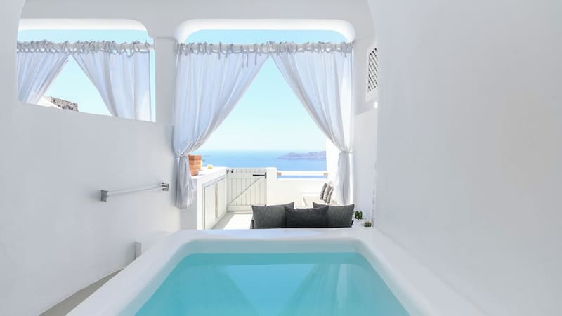 Private plunge pool at Hotel Sunny Villas, Santorini