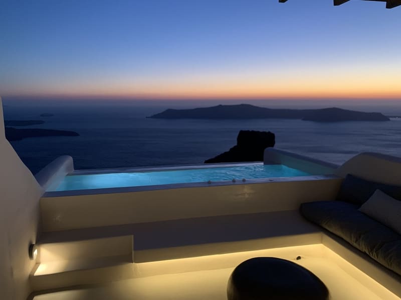 Private plunge pool at Hotel Sunny Villas, Santorini — photo 6