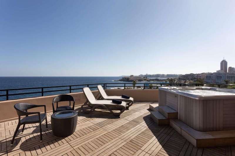 Private hot tub at Radisson Blu Resort, Malta St. Julian's, St Julian's — photo 2