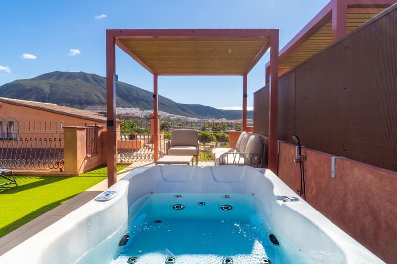 Private hot tub at Villa Mandi Golf Resort, Adeje — photo 2