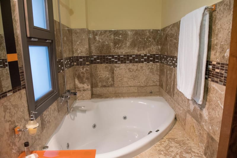 Private jacuzzi at Apartamentos Luxury Puente de Triana, Seville, photo 2
