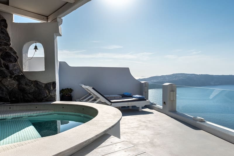 Private plunge pool at Athermi Suites - Adults Only, Santorini — photo 4