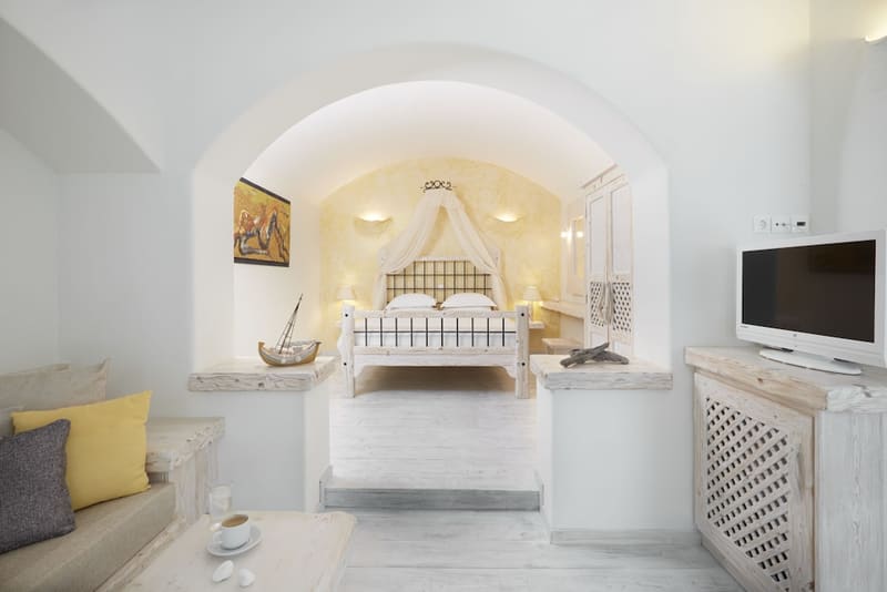 Private plunge pool at Athermi Suites - Adults Only, Santorini — photo 6