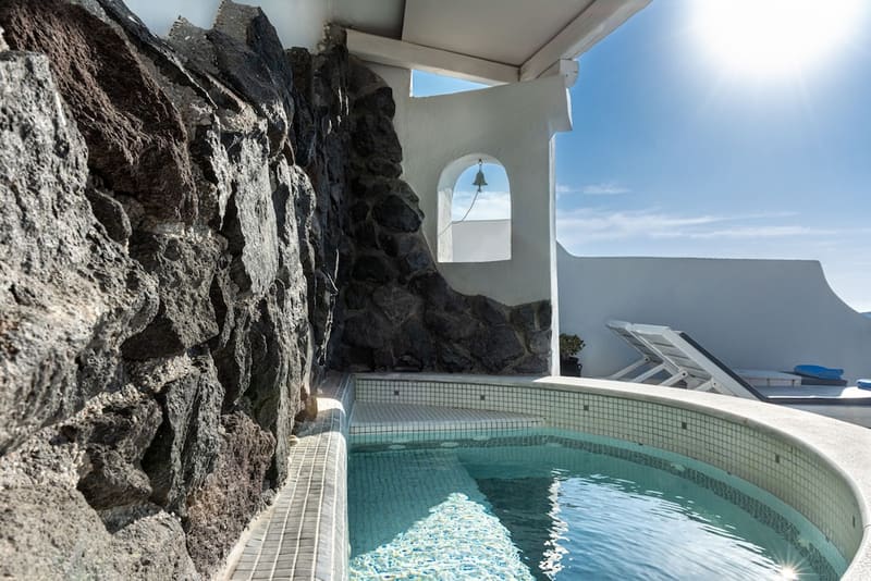 Private plunge pool at Athermi Suites - Adults Only, Santorini — photo 3
