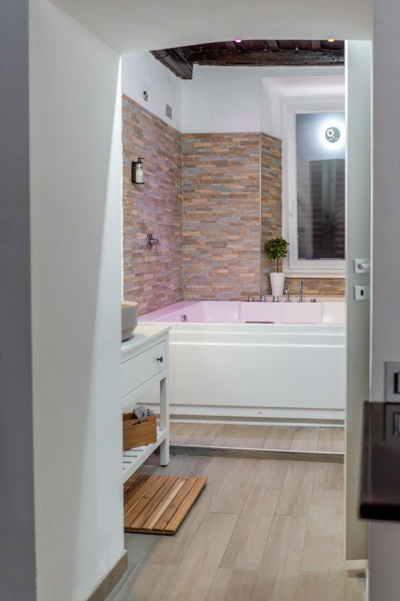Private hot tub at iRooms - Spanish Steps, Rome, photo 2