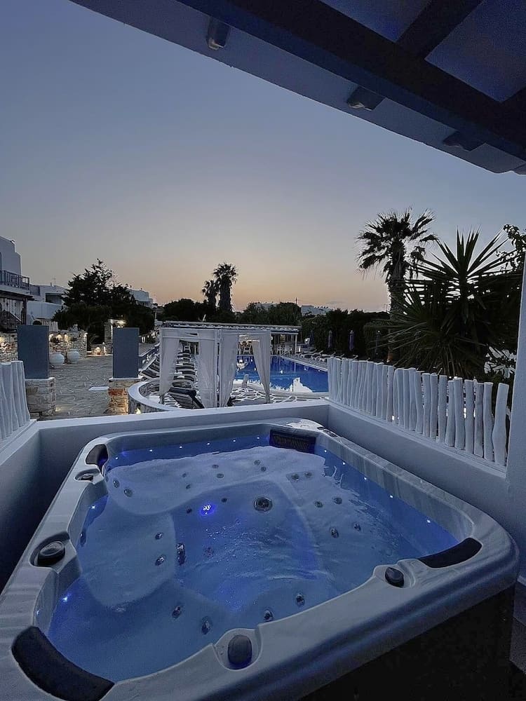 Private hot tub at Zoumis Residence, Paros — photo 5
