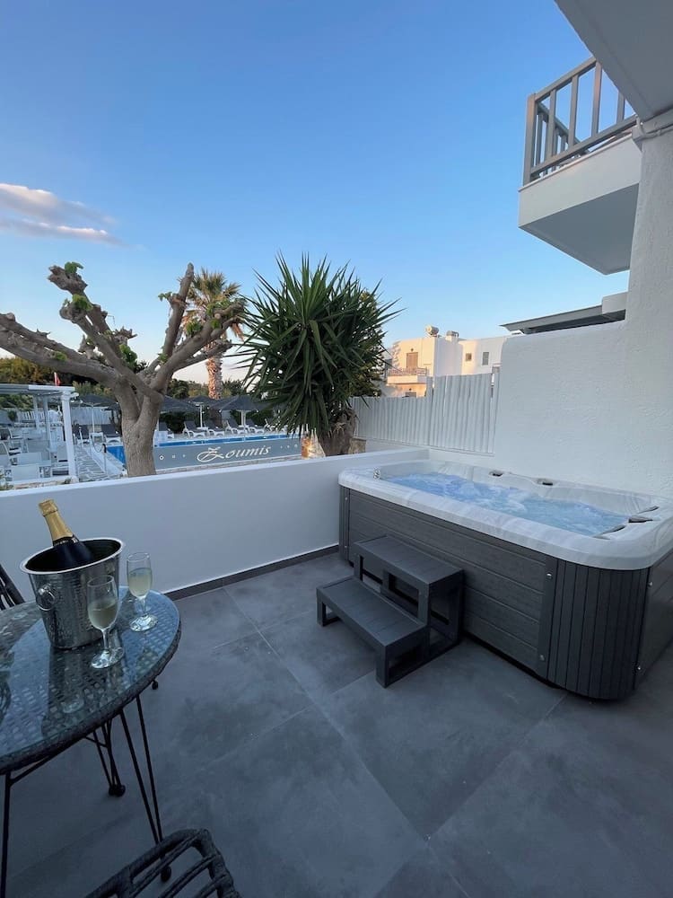 Private hot tub at Zoumis Residence, Paros