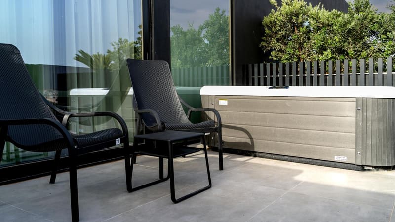 Private hot tub at Onyx Hotel, St Julian's — photo 2