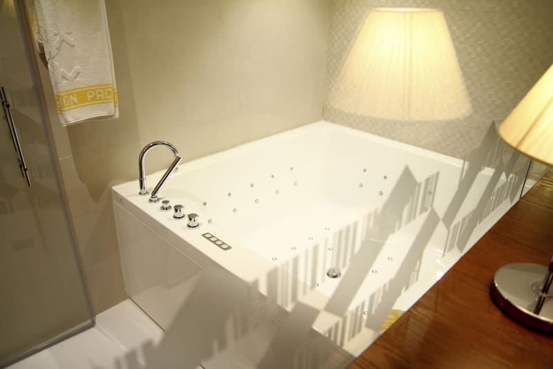Private jacuzzi at Hotel Don Paco, Seville, photo 3