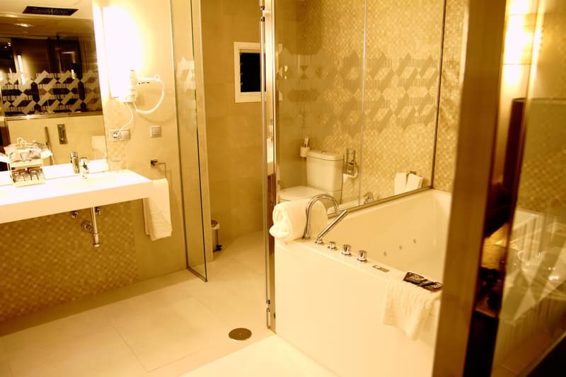 Private jacuzzi at Hotel Don Paco, Seville, photo 6