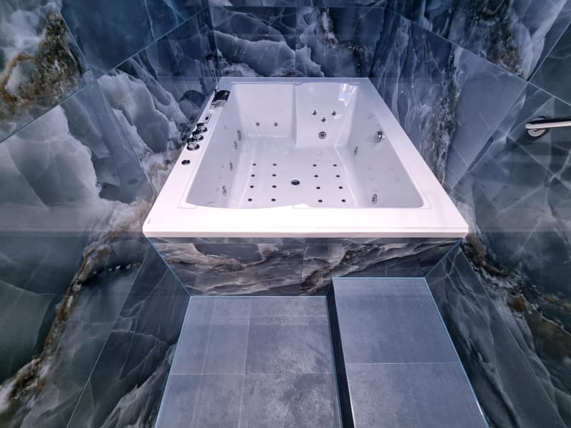 Private jacuzzi at NOX Kensington Gardens, London