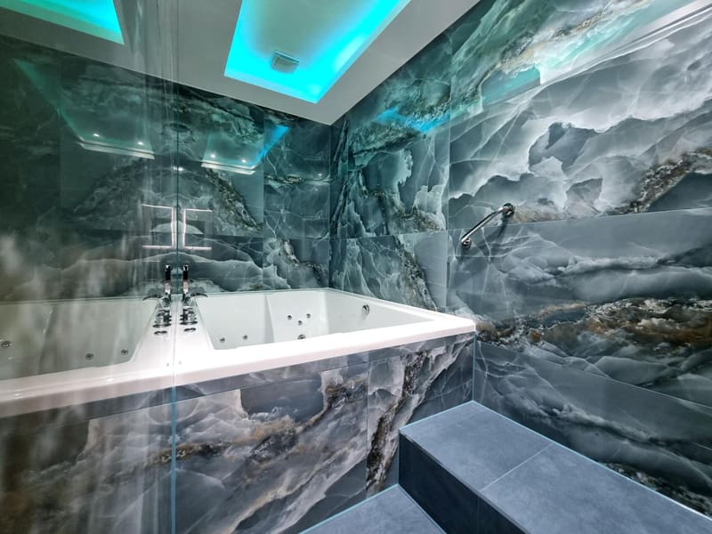 Private jacuzzi at NOX Kensington Gardens, London, photo 6
