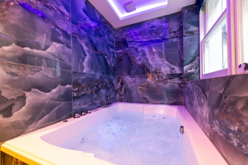 Private jacuzzi at NOX West Hampstead, London
