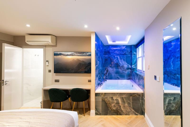 Private jacuzzi at NOX West Hampstead, London, photo 2