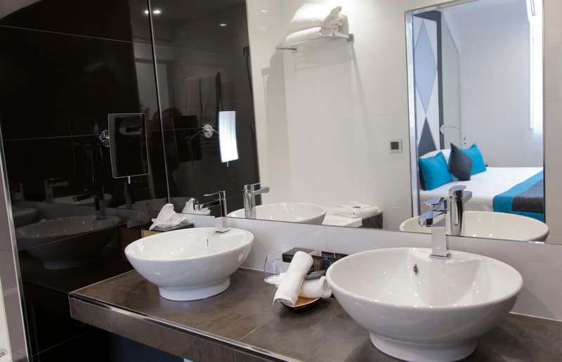 Private jacuzzi at L'Empire Paris - Louvre, Paris — photo 4