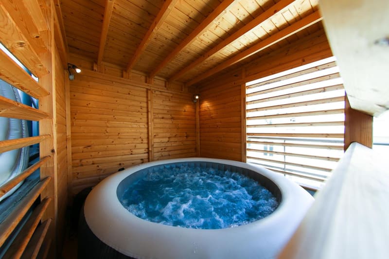 Private jacuzzi at L'Empire Paris - Louvre, Paris — photo 2