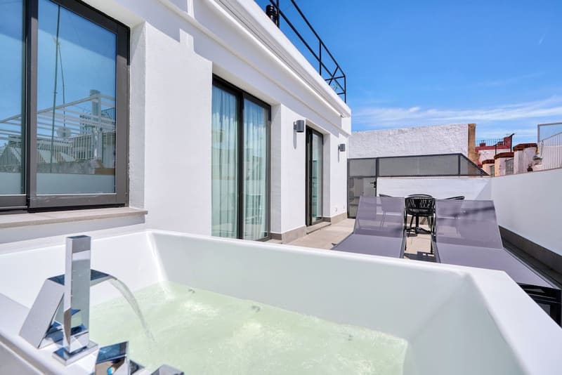 Private hot tub at Hotel Murillo Reinoso, Seville — photo 3