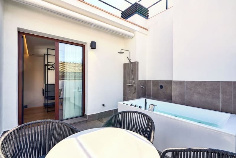 Private hot tub at Hotel Murillo Reinoso, Seville — photo 2