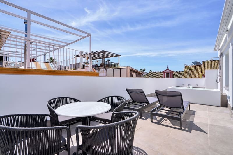 Private hot tub at Hotel Murillo Reinoso, Seville — photo 4