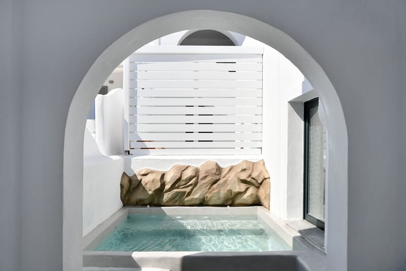 Private hot tub at Sandaya Luxury Suites, Paros — photo 3
