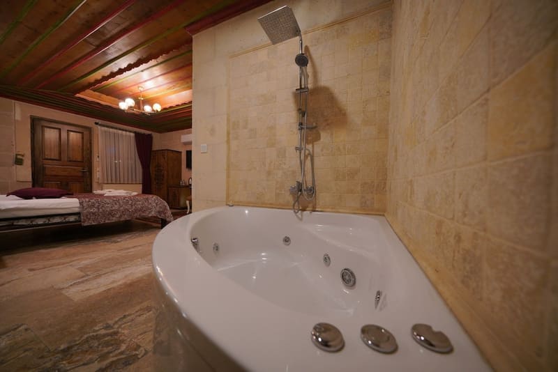 Private jacuzzi at Emit Sakura Cave Hotel, Goreme