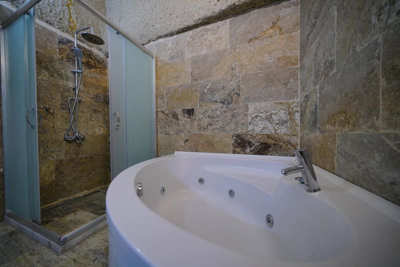 Private jacuzzi at Emit Sakura Cave Hotel, Goreme — photo 2
