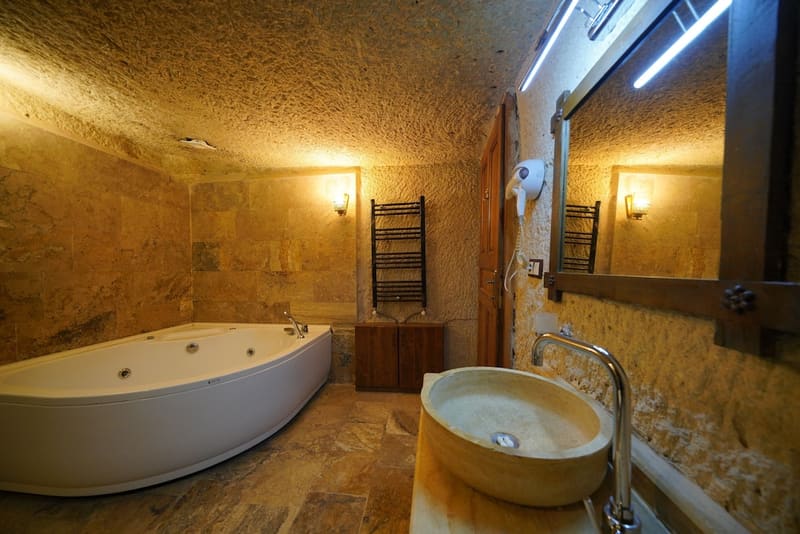 Private jacuzzi at Emit Sakura Cave Hotel, Goreme — photo 5