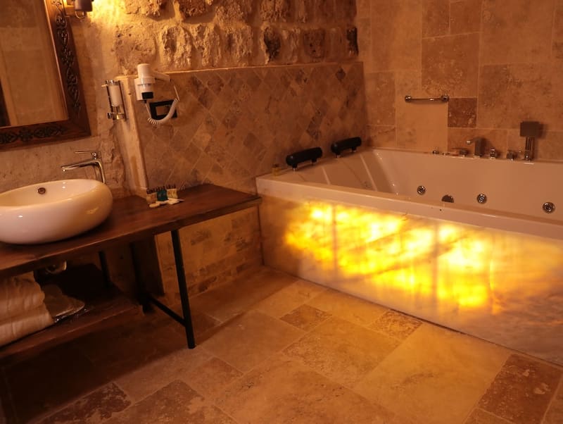 Private hot tub at Hira Cave Hotel, Goreme, photo 4
