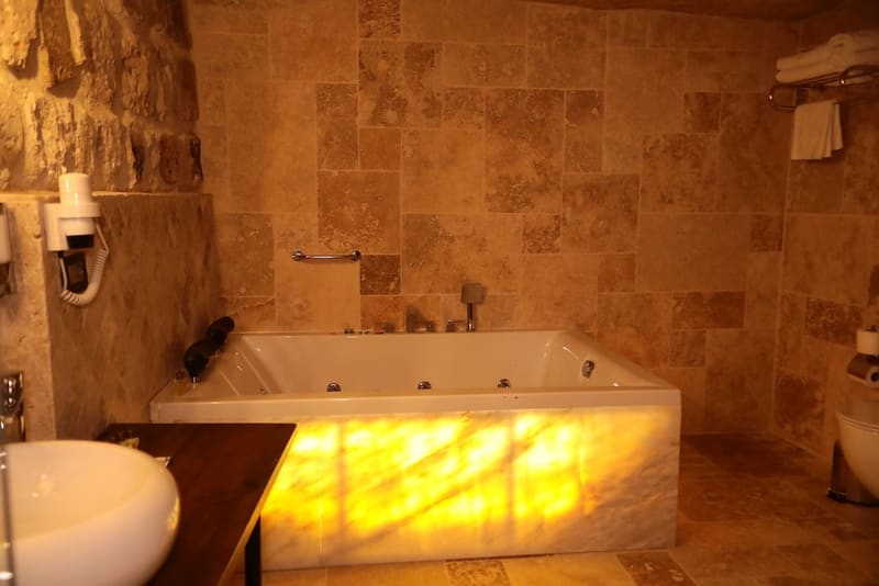 Private hot tub at Hira Cave Hotel, Goreme, photo 5