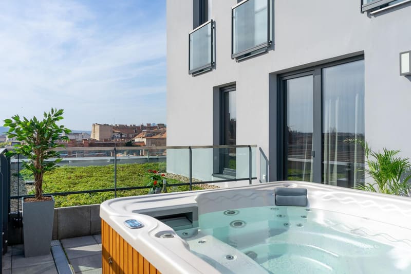 Private hot tub at Onyx Luxury Budapest, Budapest — photo 5