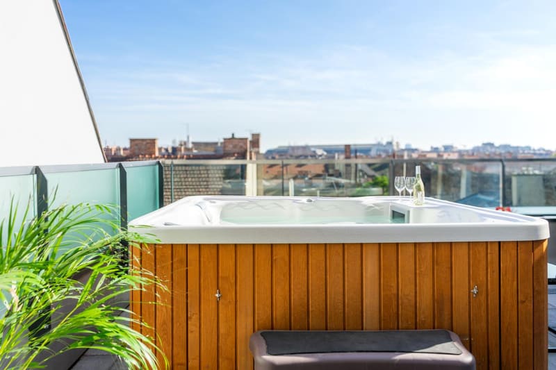 Private hot tub at Onyx Luxury Budapest, Budapest — photo 6
