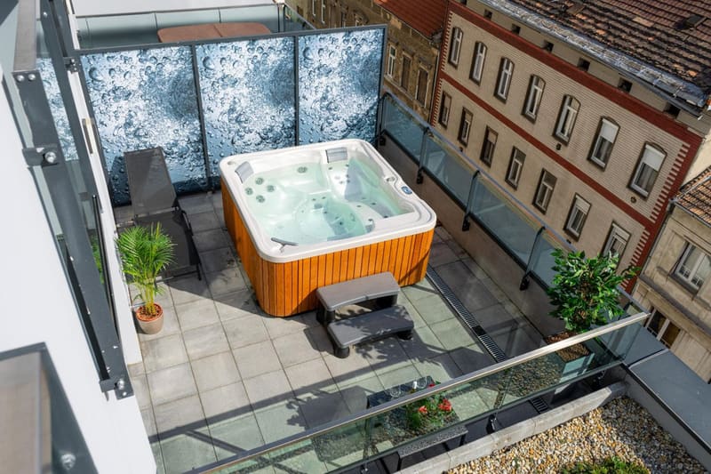 Private hot tub at Onyx Luxury Budapest, Budapest — photo 4