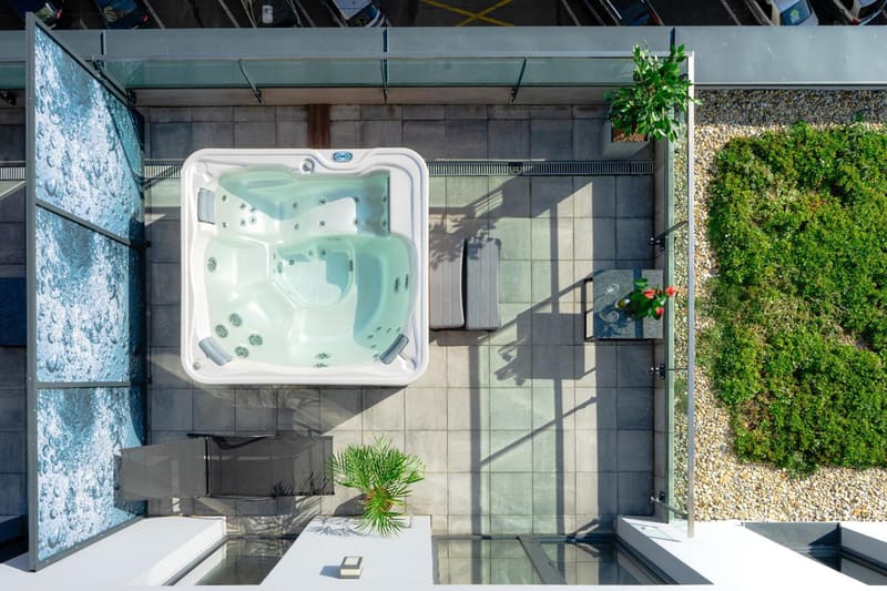 Private hot tub at Onyx Luxury Budapest, Budapest — photo 2