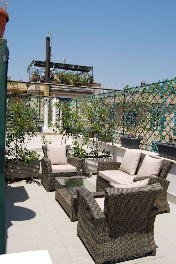 Private hot tub at Imperia Suite, Rome, photo 6