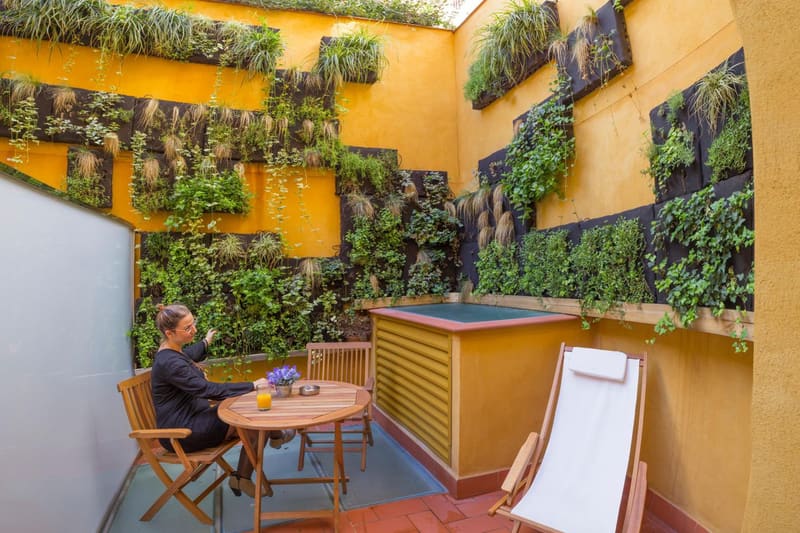 Private hot tub at Boutique Hostemplo Sagrada Familia, Barcelona, photo 6