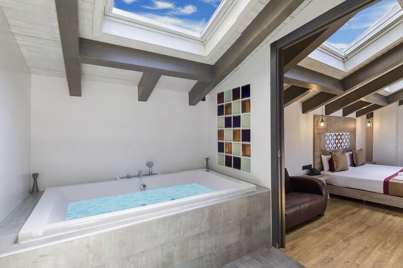 Private hot tub at Boutique Hostemplo Sagrada Familia, Barcelona