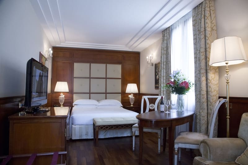 Private hot tub at Golden Tower Hotel & Spa, Florence — photo 6
